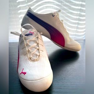 Women Puma Sneakers size 7.5 excellent condition!